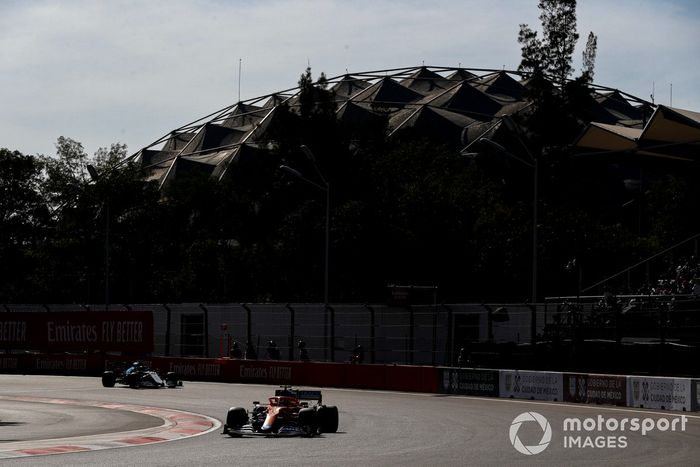 Lando Norris, McLaren MCL35M, George Russell, Williams FW43B