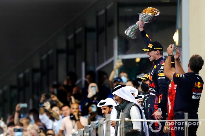 Podio: campeón de pilotos de 2021, Max Verstappen, Red Bull Racing,  Christian Horner, director del equipo, Red Bull Racing