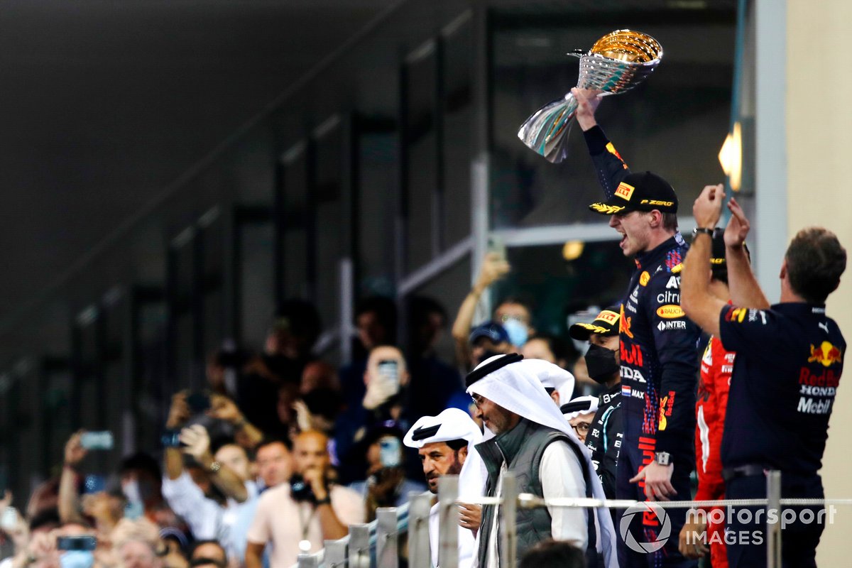 Podio: campeón de pilotos de 2021, Max Verstappen, Red Bull Racing, Christian Horner, director del equipo, Red Bull Racing