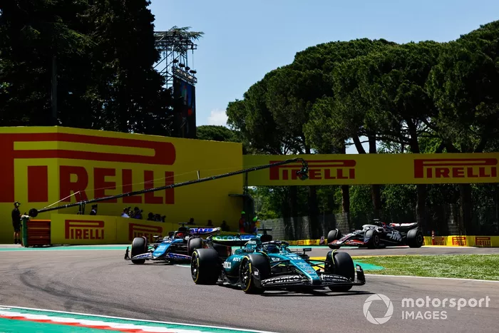 Lance Stroll, Aston Martin AMR24, Esteban Ocon, Alpine A524