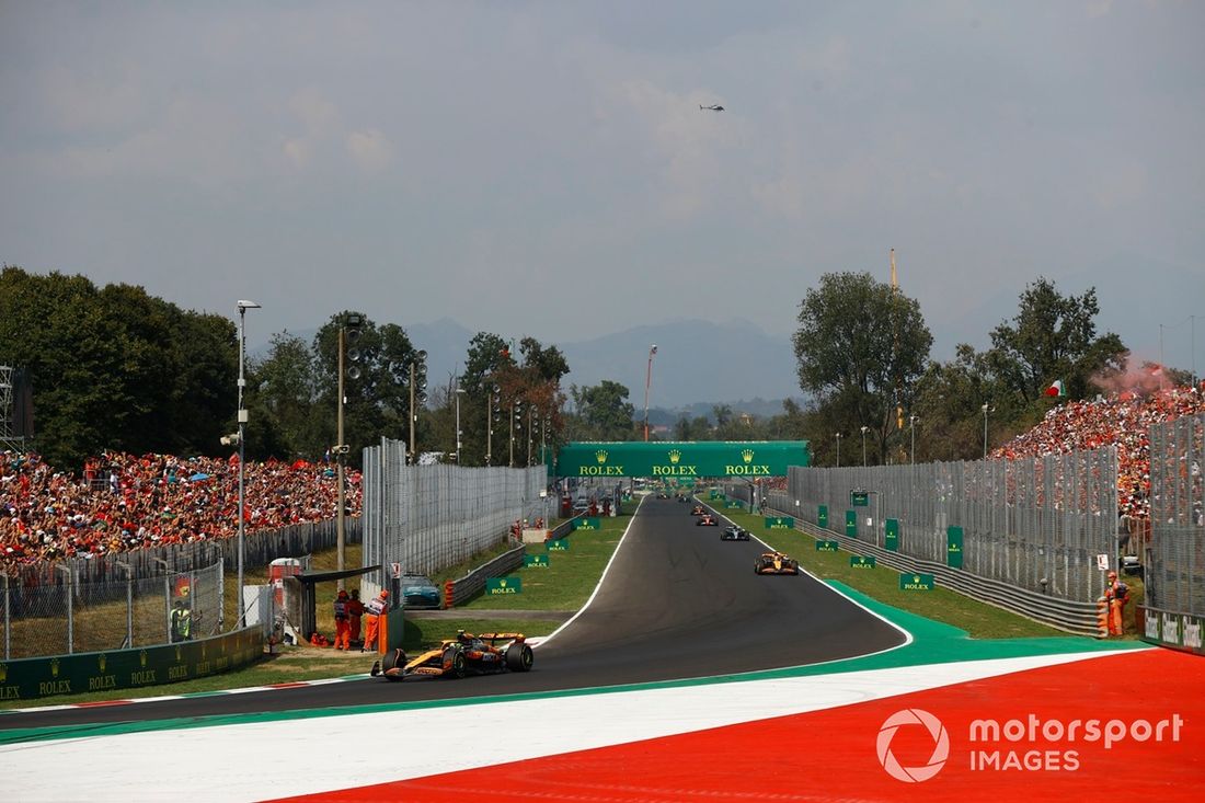 Lando Norris, McLaren MCL38 Oscar Piastri, McLaren MCL38 