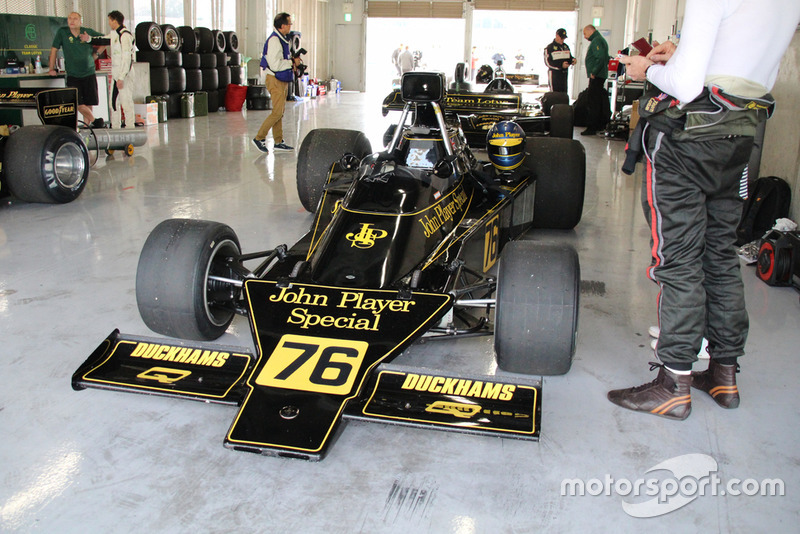 Lotus 76