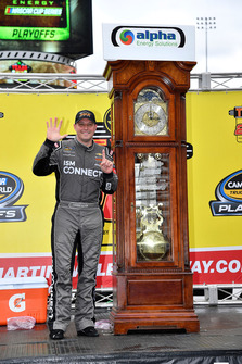 Race winner Johnny Sauter, GMS Racing, Chevrolet Silverado ISM Connect