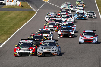Rob Huff, Sébastien Loeb Racing Volkswagen Golf GTI TCR, Pepe Oriola, Team Oscaro by Campos Racing Cupra TCR, al comando