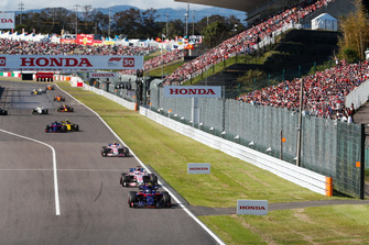 Pierre Gasly, Scuderia Toro Rosso STR13, leads Sergio Perez, Racing Point Force India VJM11, Esteban Ocon, Racing Point Force India VJM11, Carlos Sainz Jr., Renault Sport F1 Team R.S. 18, and Brendon Hartley, Toro Rosso STR13