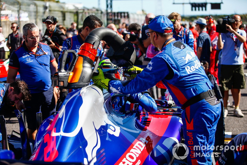 Mobil Brendon Hartley, Toro Rosso STR13, di grid