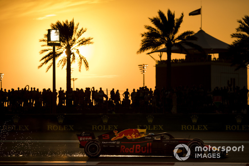 Daniel Ricciardo, Red Bull Racing RB14 sparks