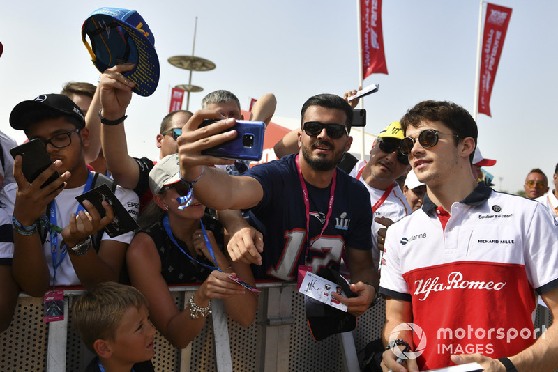 Charles Leclerc, Sauber fans selfie