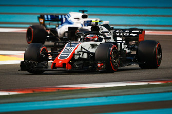 Kevin Magnussen, Haas F1 Team VF-18 precede Lance Stroll, Williams FW41