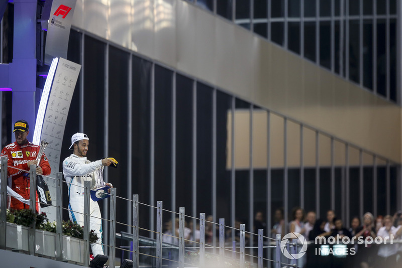Podio: ganador de la carrera Lewis Hamilton, Mercedes AMG F1 celebra