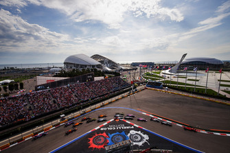 Kimi Raikkonen, Ferrari SF71H, leads Kevin Magnussen, Haas F1 Team VF-18, Charles Leclerc, Sauber C37, Esteban Ocon, Racing Point Force India VJM11, Sergio Perez, Racing Point Force India VJM11, Romain Grosjean, Haas F1 Team VF-18, Marcus Ericsson, Sauber C37, Lance Stroll, Williams FW41, Carlos Sainz Jr., Renault Sport F1 Team R.S. 18, and the remainder of the field at the start