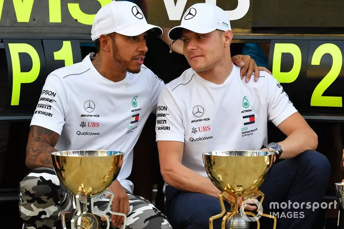 Ganador de la carrera Lewis Hamilton, Mercedes AMG F1 y Valtteri Bottas, Mercedes AMG F1