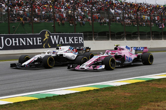 Sergey Sirotkin, Williams FW41 ve Esteban Ocon, Racing Point Force India VJM11