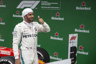 Winnaar Lewis Hamilton, Mercedes AMG F1 viert feest in Parc Ferme