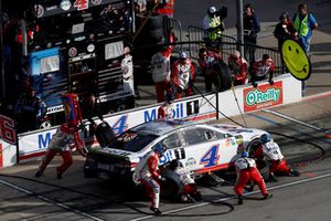 Kevin Harvick, Stewart-Haas Racing, Ford Fusion Mobil 1, pit stop