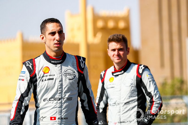Sébastien Buemi, Nissan e.Dams, Oliver Rowland, Nissan e.Dams, posan para una foto