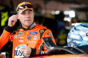 Kevin Harvick, Stewart-Haas Racing, Ford Fusion Busch Outdoors