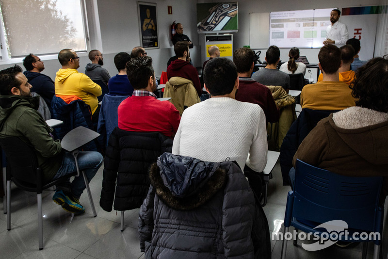 II Curso de Conducción y Nuevas Tecnologías BOSCH - Motor1.com España - Motorsport.com