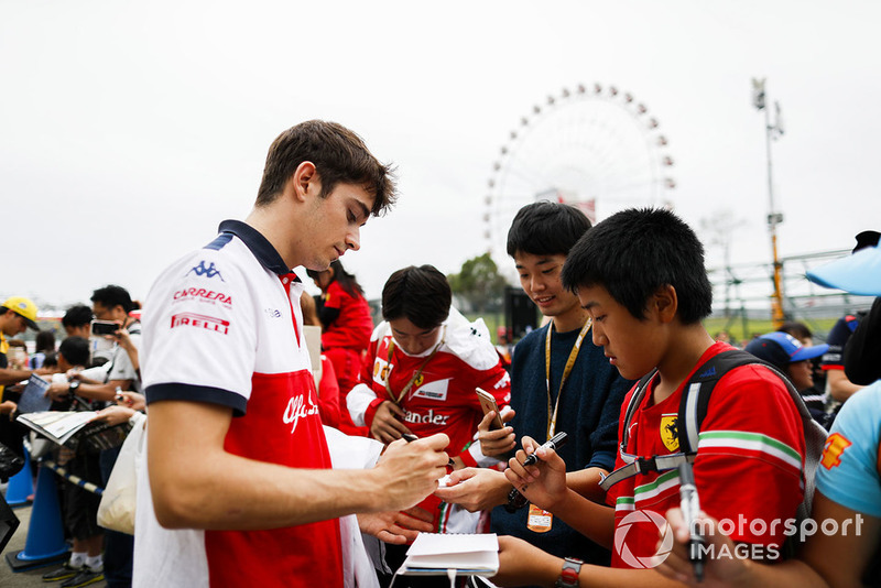 Charles Leclerc, Sauber, signs an autograph