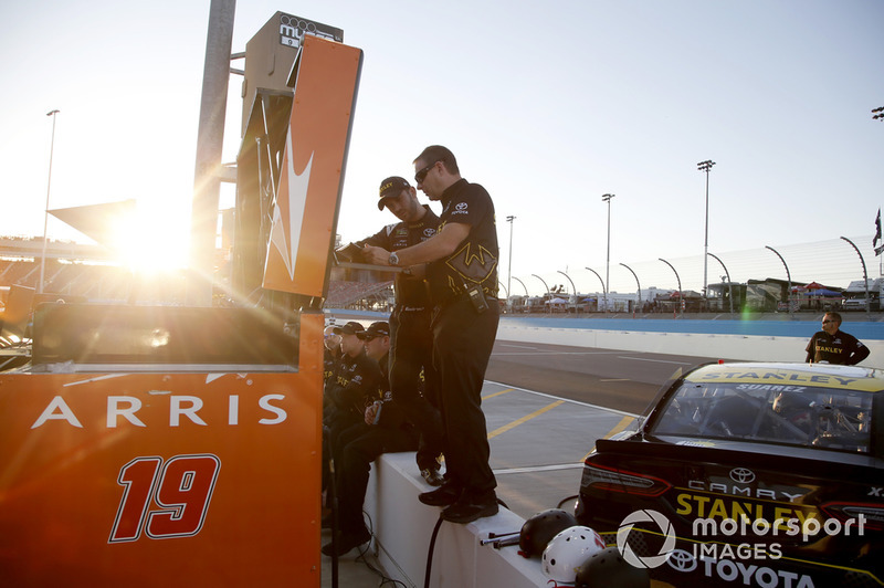 Daniel Suarez, Joe Gibbs Racing, Toyota Camry STANLEY