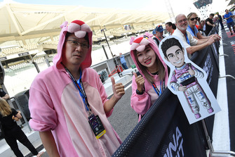 Esteban Ocon, Racing Point Force India fans and banner