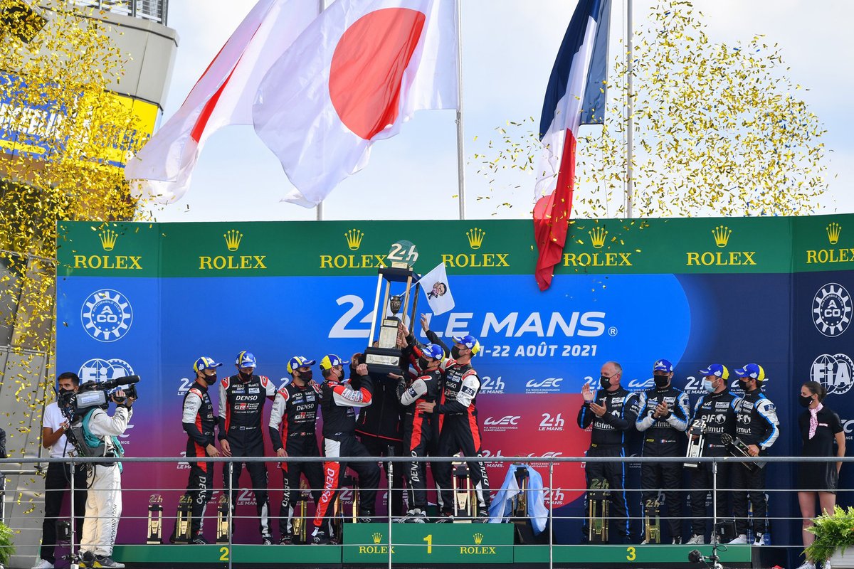 Podio: ganadores #7 Toyota Gazoo Racing Toyota GR010 - Hybrid Hypercar, Mike Conway, Kamui Kobayashi, José María López, segudo lugar #8 Toyota Gazoo Racing Toyota GR010 - Hybrid Hypercar, Sebastien Buemi, Kazuki Nakajima, Brendon Hartley, tercer lugar #36 Alpine Elf Matmut Alpine A480 - Gibson Hypercar of André Negrão, Nicolas Lapierre, Matthieu Vaxiviere