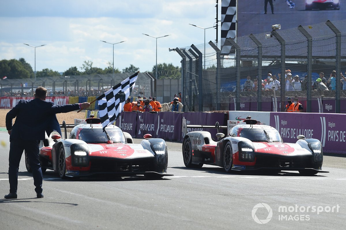 Ganadores #7 Toyota Gazoo Racing Toyota GR010 - Hybrid Hypercar, Mike Conway, Kamui Kobayashi, José María López, segundo lugar #8 Toyota Gazoo Racing Toyota GR010 - Hybrid Hypercar, Sebastien Buemi, Kazuki Nakajima, Brendon Hartley