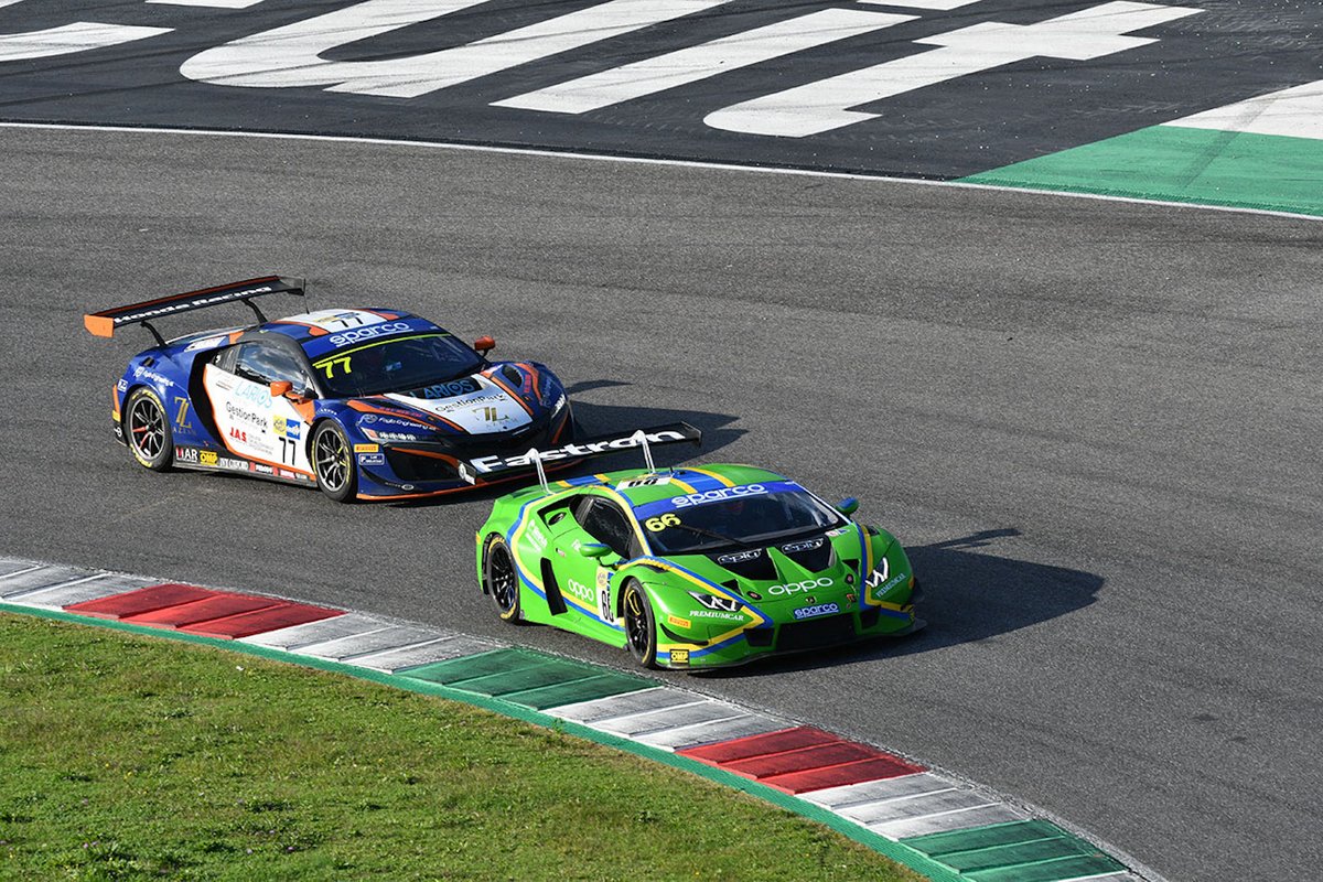 #66 Vincenzo Sospiri Racing, Lamborghini Huracán GT3 Evo: Federico Leo, Ivan Peklin e #77 Nova Race, Honda NSX GT3 Evo: Erwin Zanotti, Jorge Cabezas