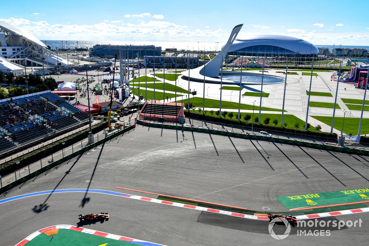 Carlos Sainz Jr., Ferrari SF21, Charles Leclerc, Ferrari SF21