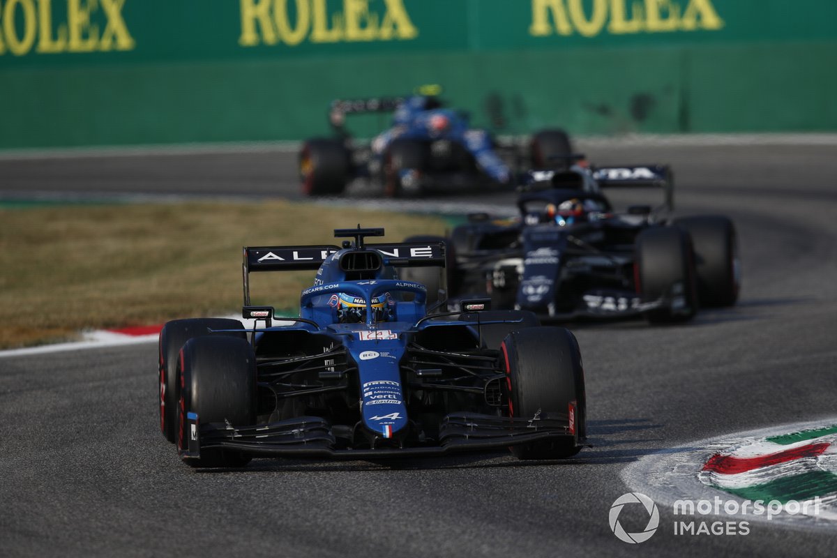 Fernando Alonso, Alpine A521, Yuki Tsunoda, AlphaTauri AT02