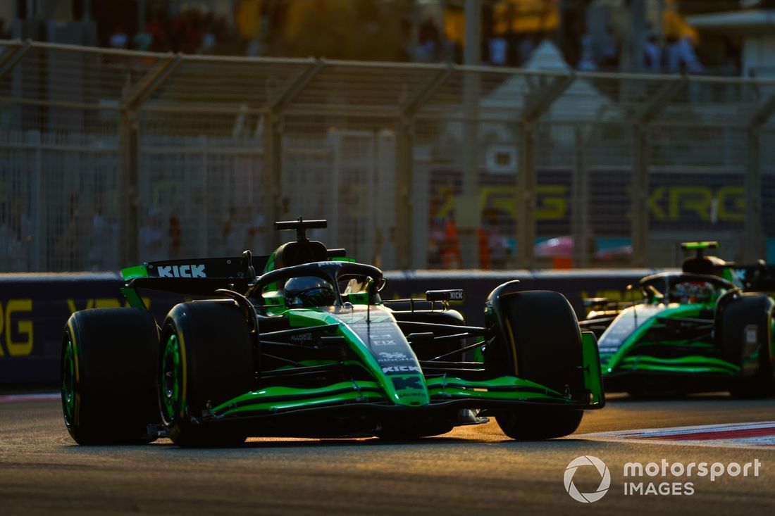 Valtteri Bottas, Stake F1 Team KICK Sauber C44, Zhou Guanyu, Stake F1 Team KICK Sauber C44