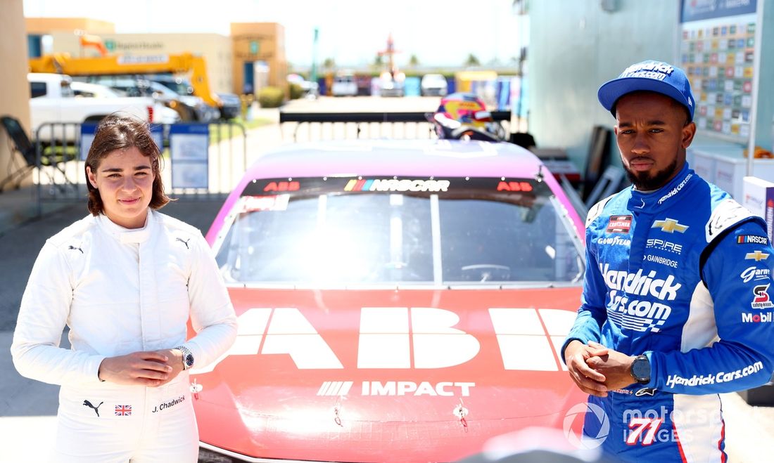 Jamie Chadwick y Rajah Caruth, piloto de la NASCAR Truck Series