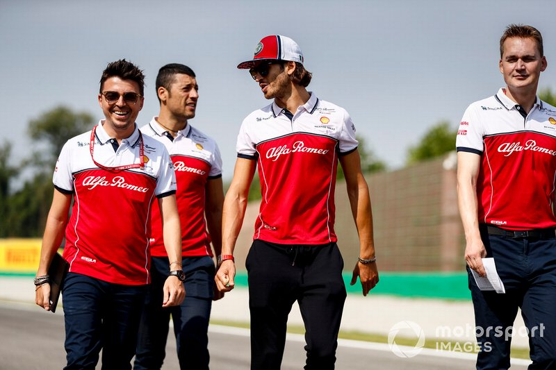 Antonio Giovinazzi, Alfa Romeo Racing cammina sulla pista