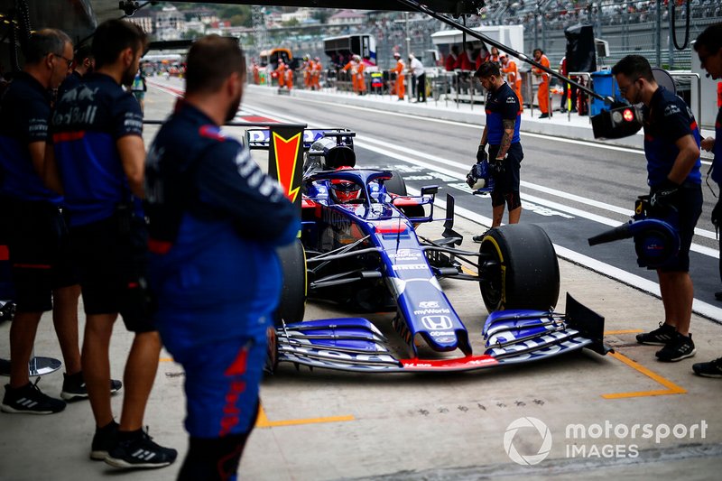Daniil Kvyat, Toro Rosso STR14, fermo ai box