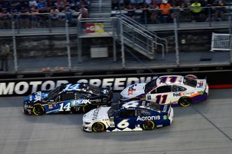 Clint Bowyer, Stewart-Haas Racing, Ford Mustang Peak Lighting, Ryan Newman, Roush Fenway Racing, Ford Mustang Acronis and Denny Hamlin, Joe Gibbs Racing, Toyota Camry FedEx Freight