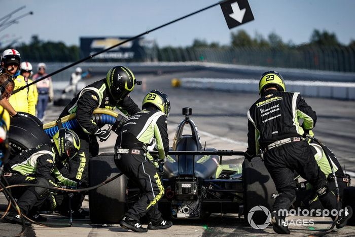Charlie Kimball, Carlin Chevrolet, pit stop