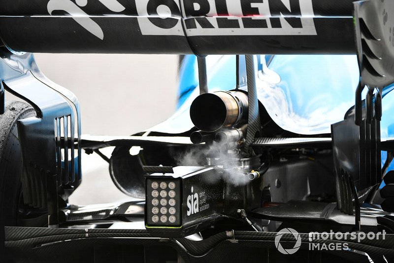 Williams Racing FW42 exhaust detail