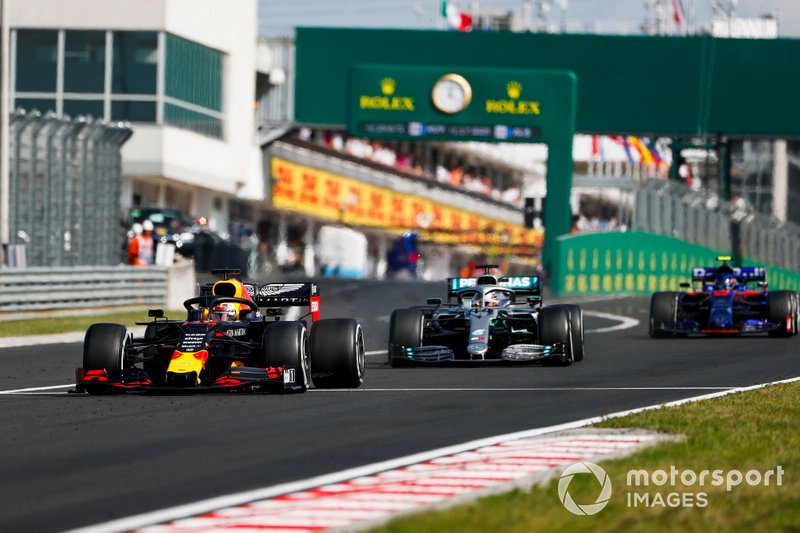 Max Verstappen, Red Bull Racing RB15, leads Lewis Hamilton, Mercedes AMG F1 W10, and Alexander Albon, Toro Rosso STR14
