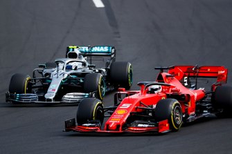 Sebastian Vettel, Ferrari SF90, Valtteri Bottas, Mercedes AMG W10