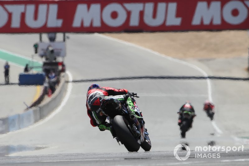 Toprak Razgatlioglu, Turkish Puccetti Racing chases Jonathan Rea, Kawasaki Racing Team, Chaz Davies, Aruba.it Racing-Ducati Team