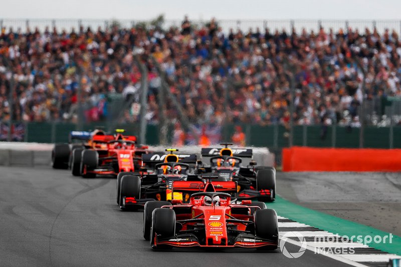 Sebastian Vettel, Ferrari SF90, Pierre Gasly, Red Bull Racing RB15, Max Verstappen, Red Bull Racing RB15, y Charles Leclerc, Ferrari SF90