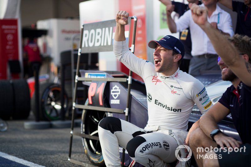 2. Robin Frijns kende een seizoen met ups en down in de Formule E. Hoeveel races won hij in het seizoen 2018-2019?