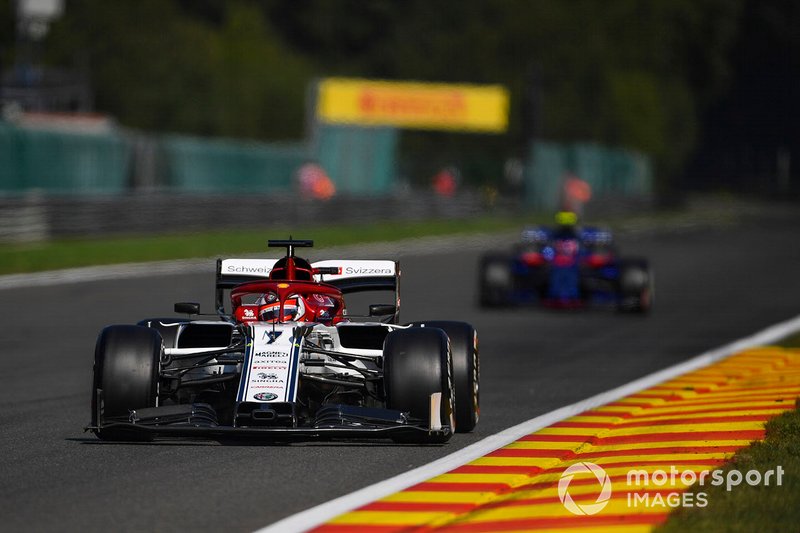Kimi Raikkonen, Alfa Romeo Racing C38, Pierre Gasly, Toro Rosso STR14