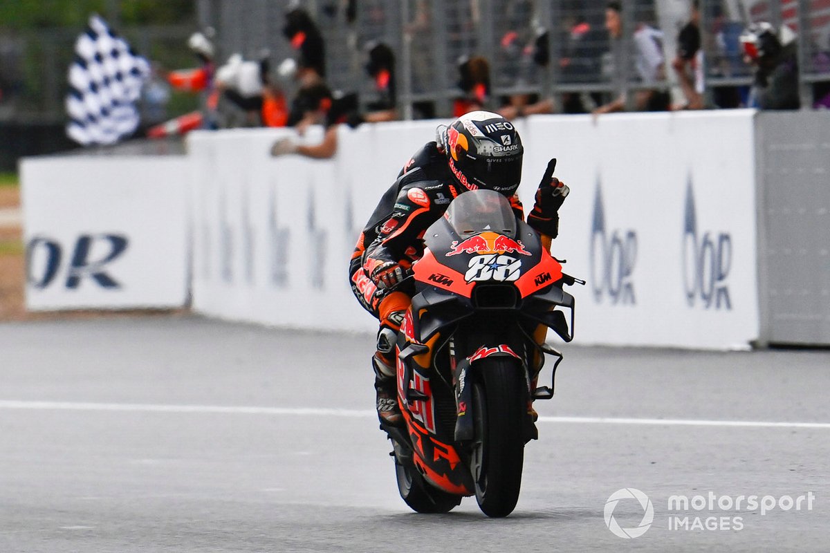Il vincitore della gara Miguel Oliveira, Red Bull KTM Factory Racing