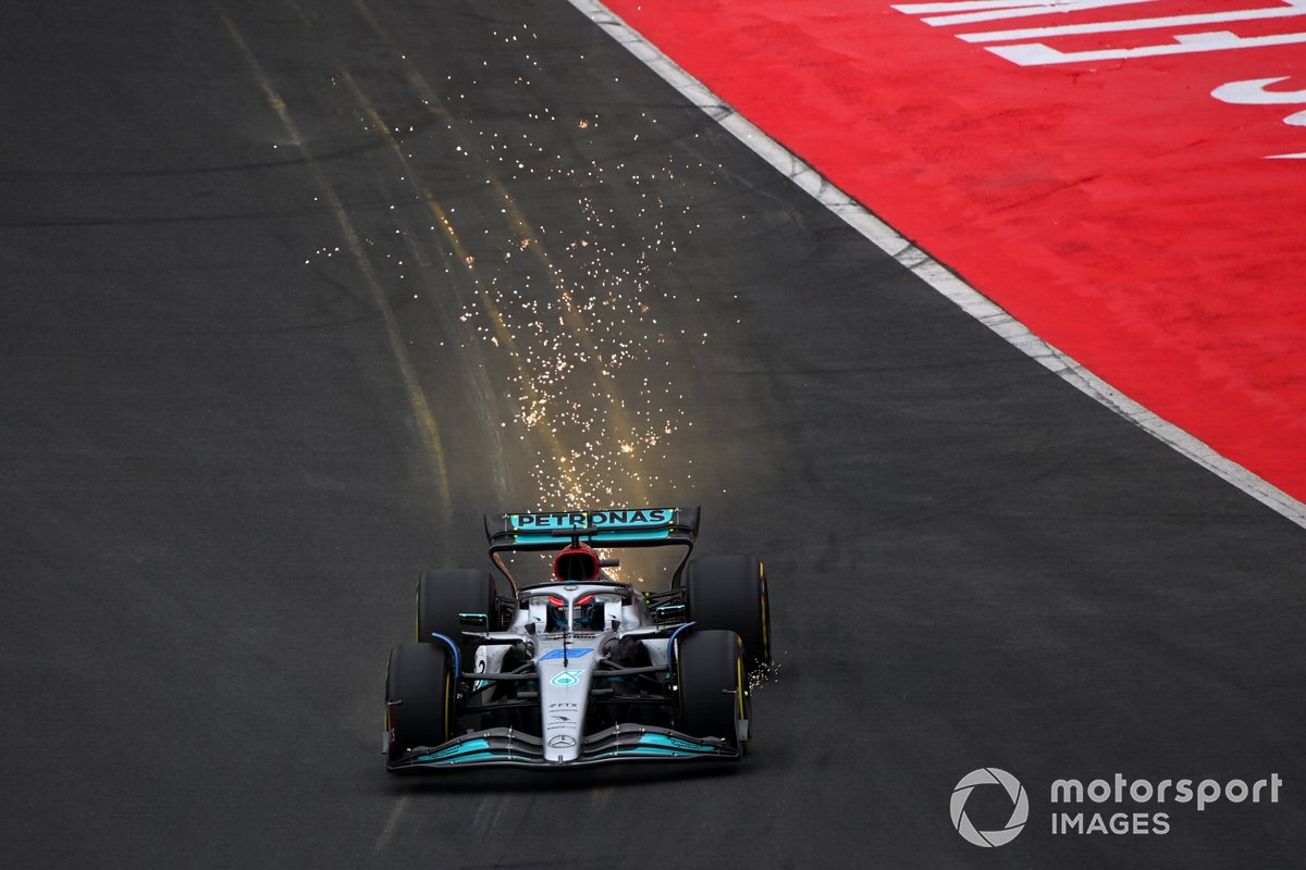 George Russell, Mercedes W13, echa chispas