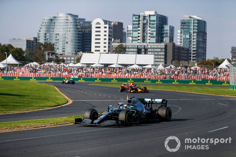 Lewis Hamilton, Mercedes AMG F1 W10, Max Verstappen, Red Bull Racing RB15