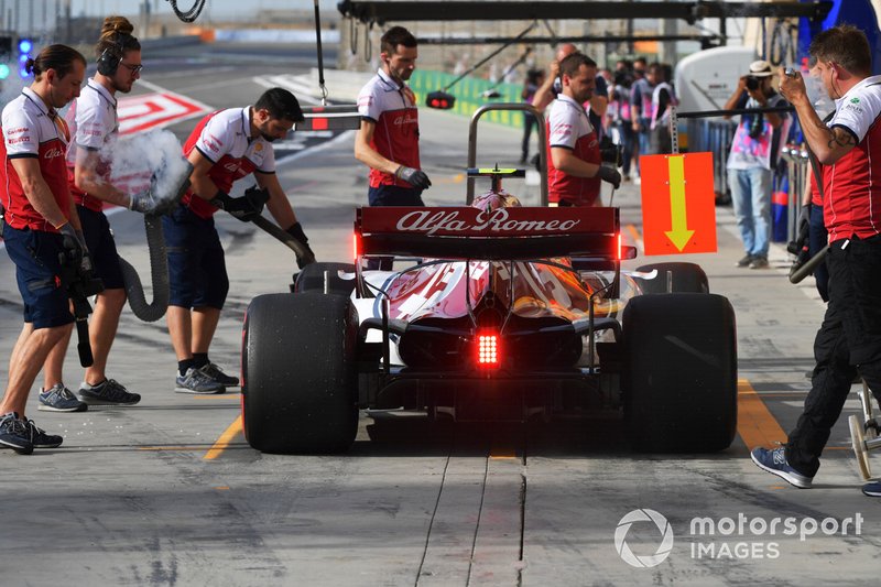 Antonio Giovinazzi, Alfa Romeo Racing C38, ai box
