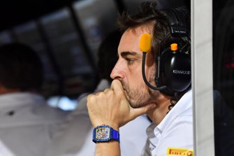 Fernando Alonso, McLaren pit duvarında
