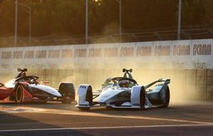 Oliver Turvey, NIO Formula E Team, NIO Sport 004 leads Pascal Wehrlein, Mahindra Racing, M5 Electro 