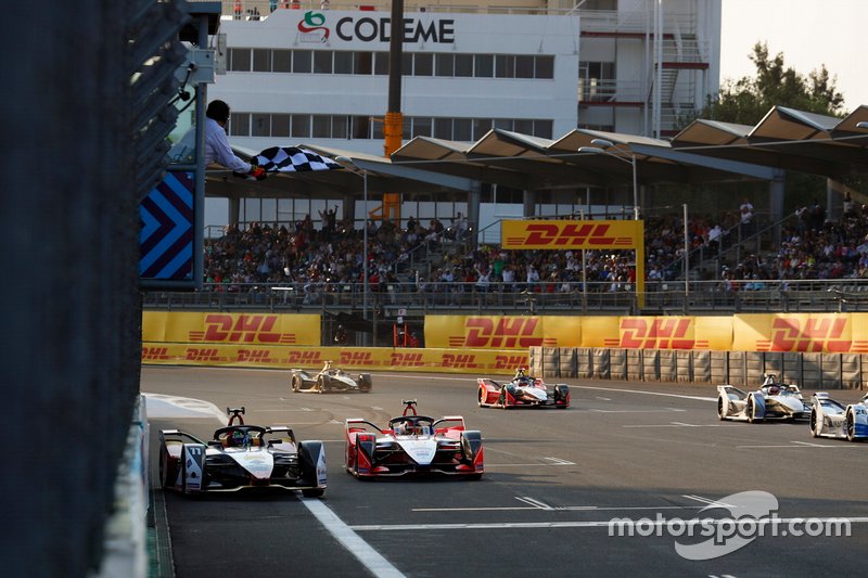 Lucas Di Grassi, Audi Sport ABT Schaeffler, Audi e-tron FE05, wins the race from Pascal Wehrlein, Mahindra Racing, M5 Electro